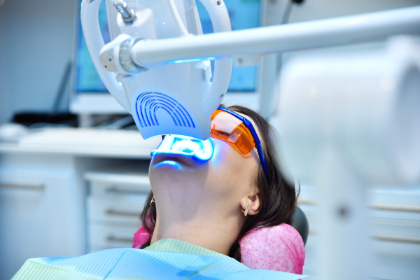 Laser na Odontologia Estética: Clareamento Dental de Última Geração