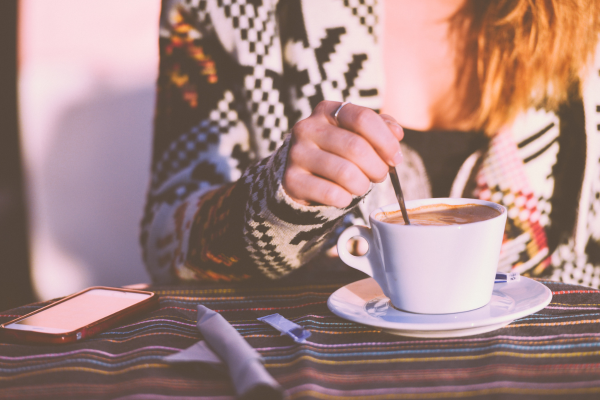 Como Tirar Mancha de Café da Roupa com 7 Métodos que Funcionam